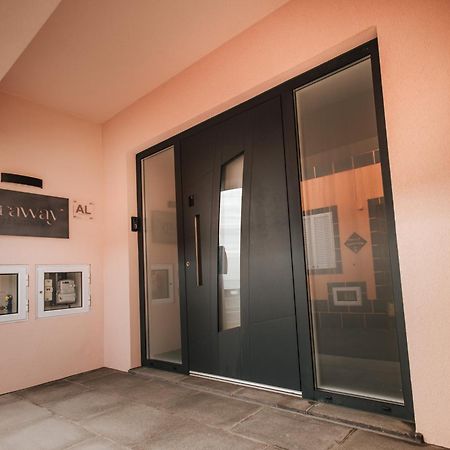 Cozy Seaside Studio Apartment C - Faraway اجوا المظهر الخارجي الصورة
